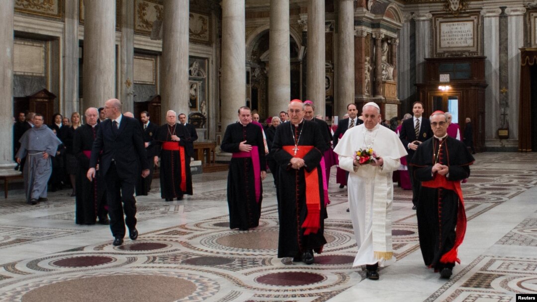 Paus Fransiskus setibanya di Gereja Basilika Santa Maria Maggiore di Roma (14/3). Konferensi Waligereja Indonesia (KWI) menyambut baik terpilihnya Kardinal Jorge Mario Bergoglio sebagai Paus Fransiskus I.