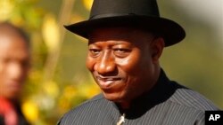 Presiden Nigeria Goodluck Jonathan berkunjung ke negara bagian Borno yang bergolak (foto: dok).