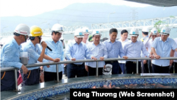 Thủ tướng Nguyễn Xuân Phúc trong một lần thị sát hoạt động của nhà máy Formosa Hà Tĩnh hồi tháng 7/2018. Ông Phúc vừa yêu cầu các cấp, các ngành không để xảy ra thảm hoạ môi trường thứ 2 như Formosa.