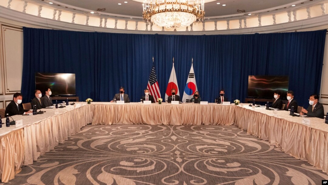 토니 블링컨 미국 국무장관과 정의용 한국 외교장관, 모테기 토시미쓰 일본 외무상이 22일 제76차 유엔총회가 열리는 미국 뉴욕에서 회담했다.