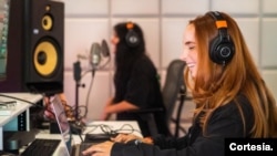 La venezolana inició sus estudios de Ingeniera de Sonido y Producción Musical en Berklee College of Music.