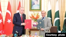 Turkish President Recep Tayyip Erdogan, left, and Pakistani Prime Minister Shahbaz Sharif hold copies of a joint declaration at the Pakistan-Turkey High Level Strategic Cooperation Council in Islamabad on Feb. 13, 2025. (Ministry of Information and Broadcasting, Pakistan)