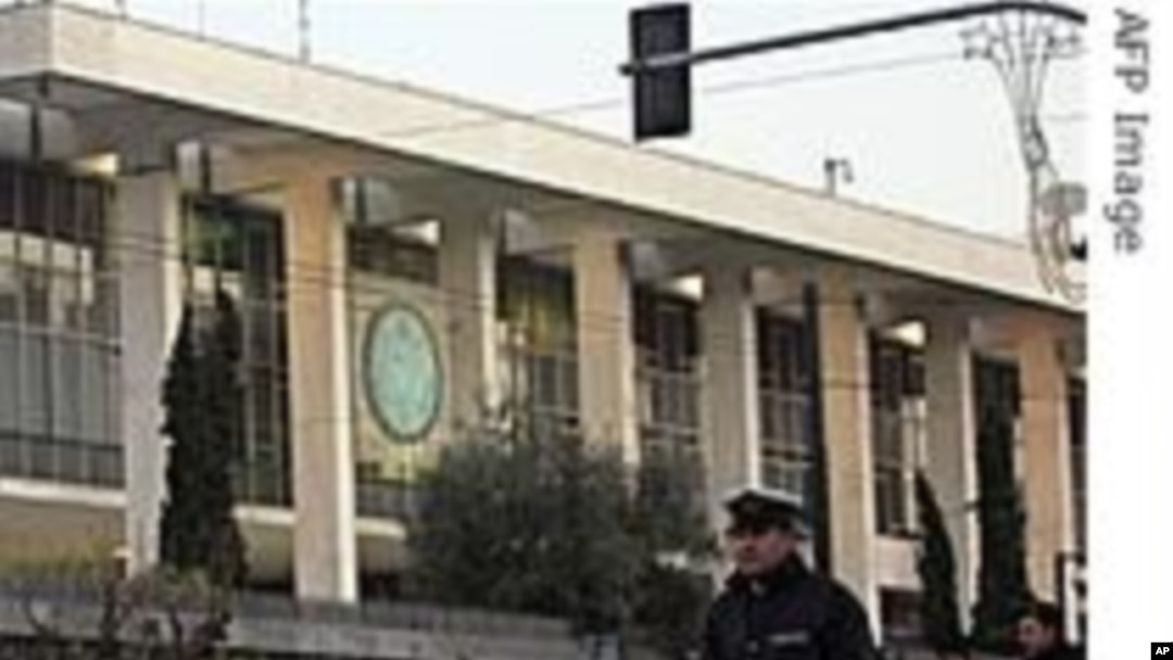 Грција и Португалија ги намалуваат трошоците, на удар на штрајкови