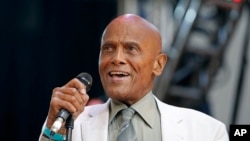 ARCHIVO - El cantante y activista Harry Belafonte durante un concierto en Nueva York en 2014. Belafonte murió el martes de insuficiencia cardíaca congestiva en su casa de Nueva York. Tenía 96 años. (Foto AP/Kathy Willens, archivo)