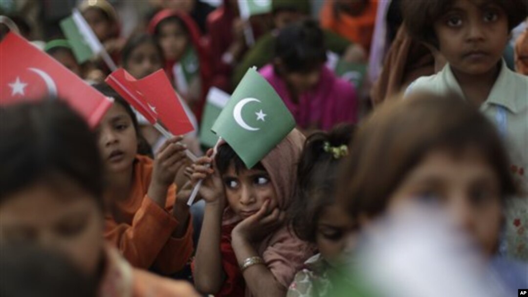 AS membatalkan pendanaan bagi sebuah acara pendidikan bagi anak-anak di Pakistan karena dugaan adanya korupsi (foto ilustrasi anak-anak sekolah di Pakistan).