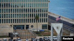 Автори розслідування зазначають, що прямих доказів на користь причетності ГРУ немає, проте тепер «американська влада може переосмислити своє ставлення до "гаванського синдрому" Архівне фото: посольство США в Гавані, Куба.