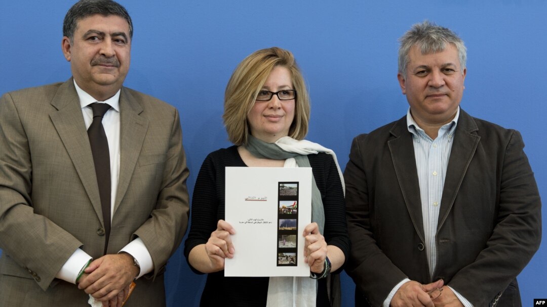 (From L) Members of the opposition Syrian National Council Murhaf Jouejati, Afra Jalabi, and member of the opposition National Change Currents Amr Al-Azm following a press conference in Berlin, August 28, 2012. 