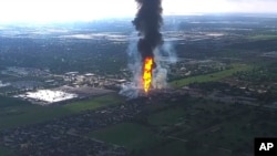 El oleoducto en llamas en La Porte, Texas, el 16 de septiembre del 2024. 