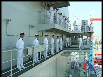 2012-09-26 美國之音視頻新聞: 中國高層參加第一艘航母入列儀式