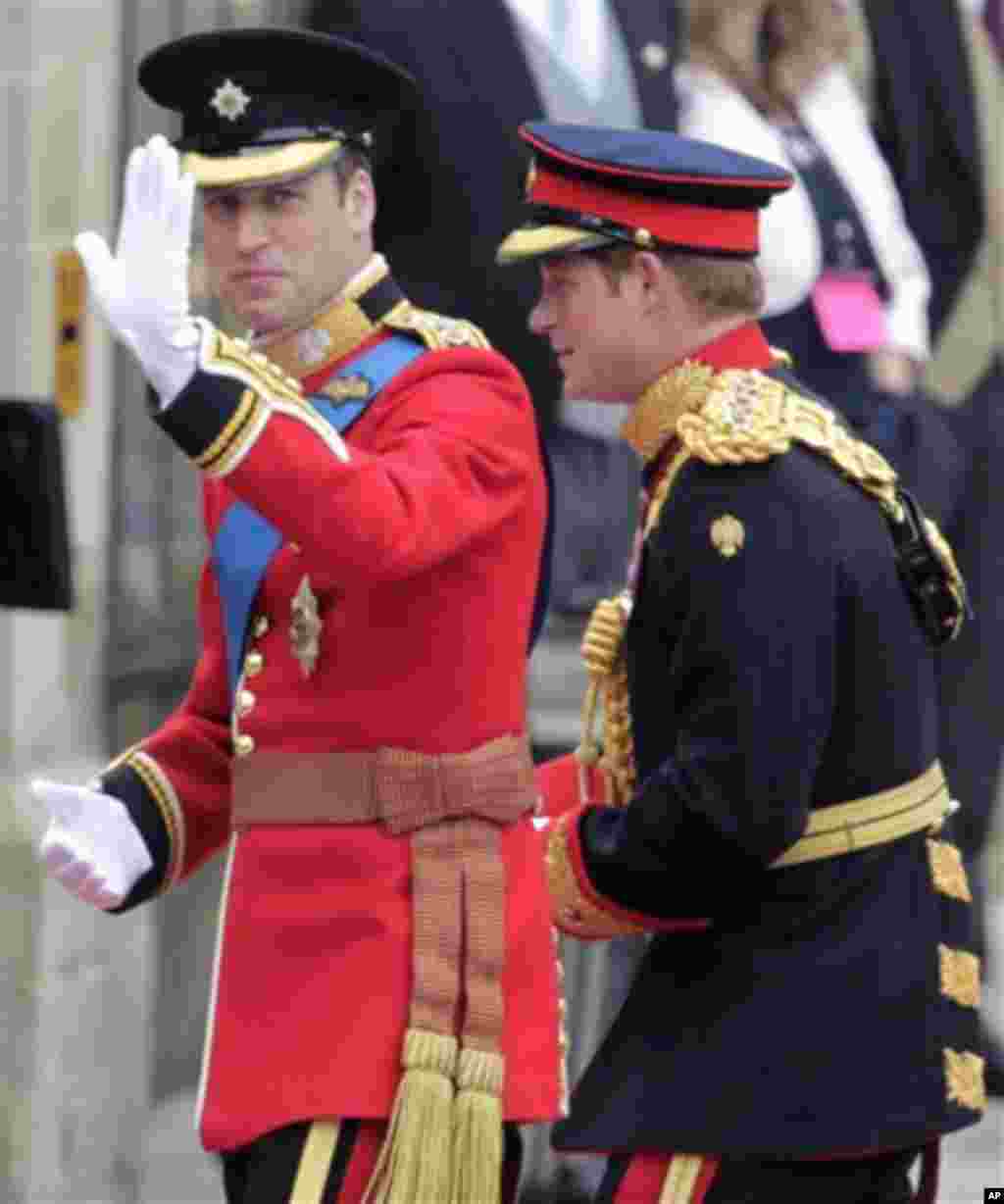 Britain's Prince William, left, and his best man Britain's Prince Harry arrive at Westminster Abbey at the Royal Wedding in London, April, 29, 2011 (AP Photo/Alastair Grant)