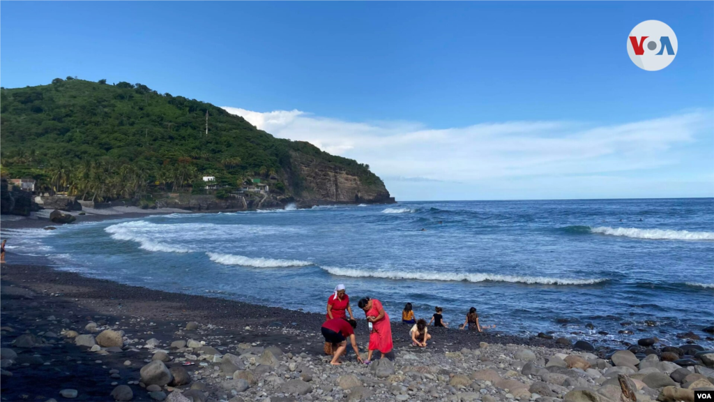 Playa El Zonte, lugar al que pertenece el pueblo salvadore&#241;o que adopt&#243; el bitc&#243;in como moneda de intercambio.