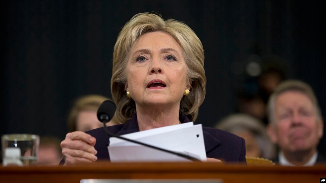 Ứng cử viên tổng thống Đảng Dân chủ, cựu Ngoại trưởng Hoa Kỳ Hillary Rodham Clinton tại phiên điều trần trước Ủy ban Quốc hội về vụ Benghazi ở Điện Capitol, Washington, ngày 22 tháng 10 năm 2015.