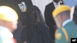 UNkosikazi Grace Mugabe emngcwabeni womkakhe, uMnu. Robert Mugabe.