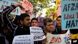 Studenti u Kašmiru i aktivisti koji se protive smrtnoj kazni učestvuju u protestu zbog pogubljenja Mohameda Afzal Gurua 