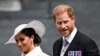 Pangeran Harry dari Inggris dan istrinya Meghan, Duchess of Sussex, di London, Inggris, 3 Juni 2022. (Foto: REUTERS/Dylan Martinez)