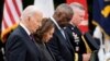 პრეზიდენტმა ბაიდენმა დაღუპულ ამერიკელ ჯარისკაცებს არლინგტონის ეროვნულ სასაფლაოზე პატივი მიაგო