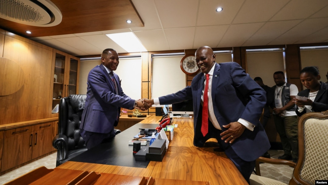Former President of Botswana Mokgweetsi Masisi, right, hands over his office to newly elected President Duma Boko at the Office of the President, Gaborone, Botswana, Nov. 4, 2024. 