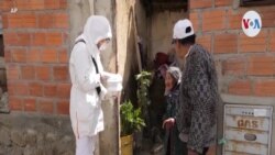 Jóvenes bolivianos “adoptan un abuelito” 