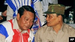 This picture shows a representative of the rebel Karen National Union (KNU) Saw Jawni (R) talking with Myanmar Immigration Minister Khin Yee (L) in Pa-An, Burma, January 11, 2012.