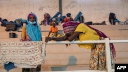 Internally displaced people (IDP) from Palma gather in the Pemba Sports center to receive humanitarian aid in Pemba, Apr. 2, 2021. 