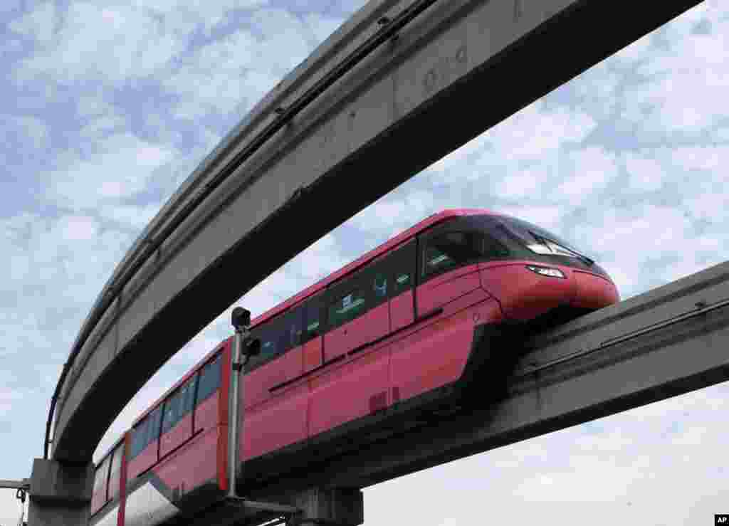 A monorail travels on its trial run in Mumbai, India. The Chembur-Wadala corridor will be the country&rsquo;s first monorail route and is expected to be operational later this year.