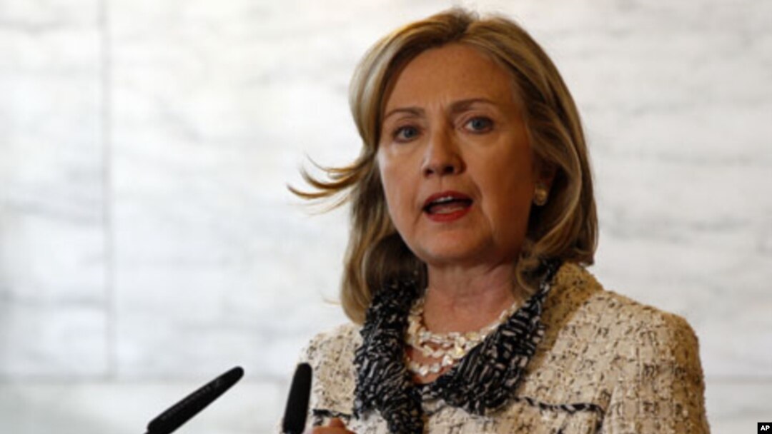 U.S. Secretary of State Hillary Clinton attends a meeting with Italian Foreign Minister Franco Frattini (not in picture) in Rome, May 5, 2011
