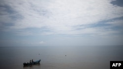 Les deux bateaux transportant 70 personnes,"ont été victimes d'une panne moteur et se sont perdus en mer", selon l'Agence portuaire maritime et fluviale de Madagascar.