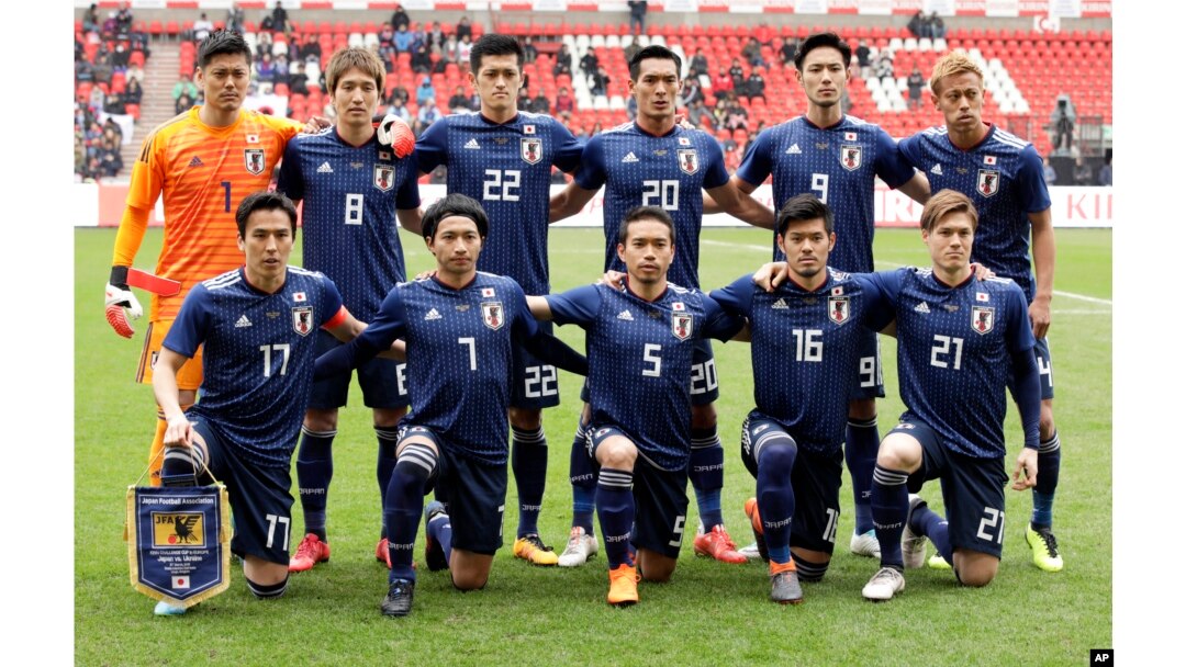 Tim nasional sepak bola Jepang berpose sebelum pertandingan persahabatan internasional antara Jepang dan Ukraina di Stadion Maurice Dufrasne di Liege, Belgia, 27 Maret 2018. [Foto:dok]