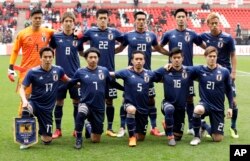 Tim nasional sepak bola Jepang berpose sebelum pertandingan persahabatan internasional antara Jepang dan Ukraina di Stadion Maurice Dufrasne di Liege, Belgia, 27 Maret 2018. [Foto:dok]