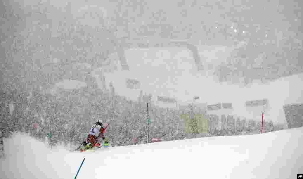 Norway&#39;s Henrik Kristoffersen races in the FIS Alpine World Cup Men&#39;s slalom event in Kitzbuehel, Austria, Jan. 21, 2018.