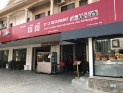 Ly Ly Restaurant is still opened for eat-in diners amid the coronavirus outbreak in Siem Reap, Cambodia, March 17, 2020. (Hul Reaksmey/VOA Khmer)