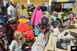 Women and children rescued by Nigerian soldiers from Boko Haram extremists in northeast Nigeria arrive at the military office in Maiduguri, Nigeria, July 30, 2015.