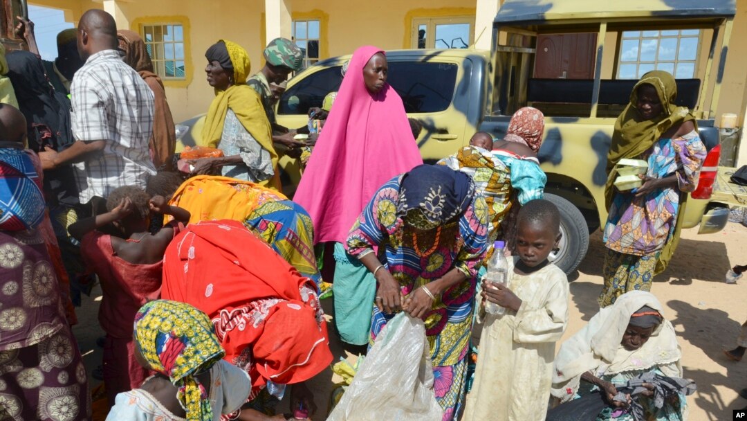 Women and children rescued by Nigerian soldiers from Boko Haram extremists in northeast Nigeria arrive at the military office in Maiduguri, Nigeria, July 30, 2015. 