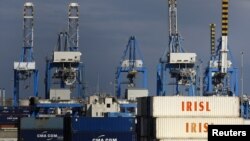 Tumpukan peti kemas yang kosong dan tidak digunakan milik Iran (IRISL Group) terlihat di Malta Freeport, Valetta (Foto: dok). 