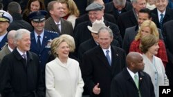 L'ancien président George W. Bush, à droite, accompagné de sa femme Laura, à l'investiture de Donald Trump, à Washington D.C., le 20 janvier 2017.