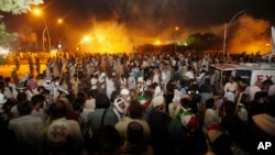 巴基斯坦抗议者8月30日与警察发生冲突