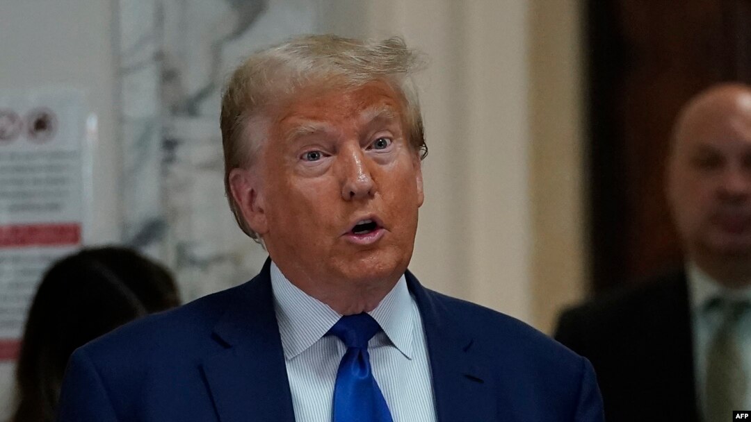 Tramp na suđenju u Njujorku, 25. oktobar 2023. (foto: AFP/TIMOTHY A. CLARY )

