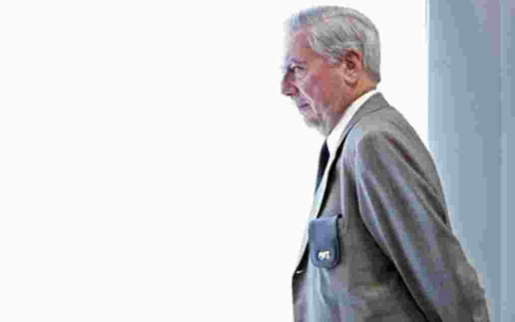 Mario Vargas Llosa recibió el Premio Nobel de Literatura.