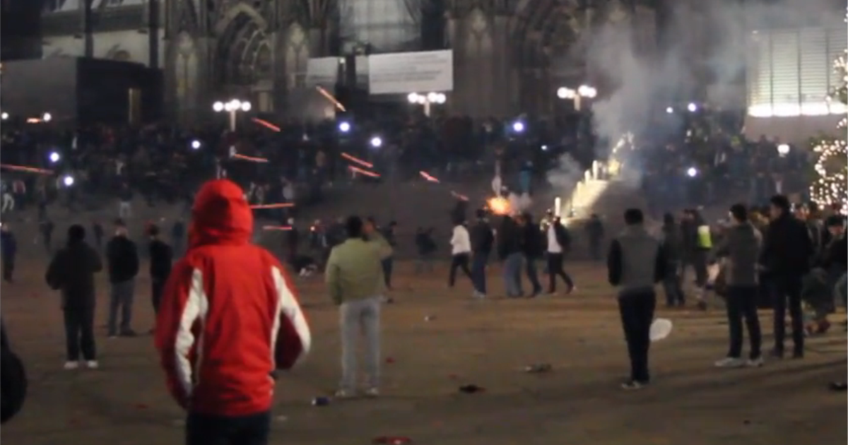 BDSM soatining barcha teshiklari tekshirildi Ayol jinsiy azolarini yaqin planda porno