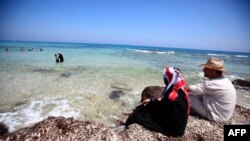 Une famille libyenne à Misrata, le 24 juin 2011.