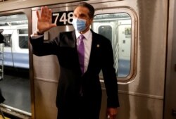 El gobernador de Nueva York, Andrew Cuomo, usó el Subway de Nueva York en la reapertura de las actividades de la ciudad el 8 de junio de 2020.