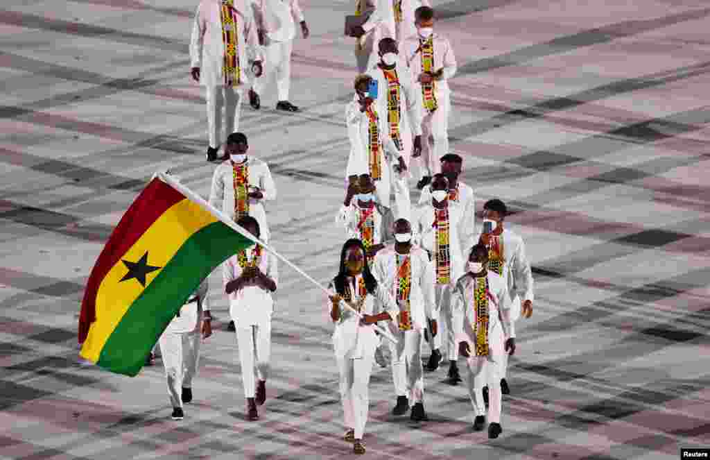 Nadia Eke of Ghana and Sulemanu Tetteh of Ghana lead their contingent in the athletes parade during the opening ceremony REUTERS/Mike Blake