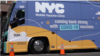 En Nueva York se han organizados autobuses que aplican vacunas en concurridos centros de la ciudad.