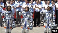 ຍານອະວະກາດ Shenzhou-10 ຈະ​ນໍາ​​ເອົານັກ​ບິນ​ອະວະກາດ ສາມ​ຄົນ ຮວມ​ທັງ​ພະນັກງານ​ຄົນ​ນຶ່ງ​ທີ່​ເປັນ​ຜູ້ຍິງ​ຂຶ້ນ​ໄປ​ປະຕິບັດງານ ​ຢູ່​ເທິງອະວະກາດ