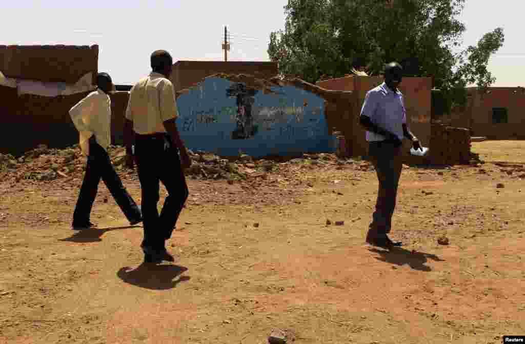 سوڈان کے صدر عمر حسن البشیر کا دعویٰ ہے کہ نیا آئین مذہبی آزادی کا ضامن ہو گا لیکن عیسائی برادری کو اس پر تشویش ہے