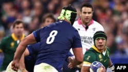 South Africa's wing Cheslin Kolbe (R) runs with the ball during the France 2023 Rugby World Cup quarter-final match between France and South Africa at the Stade de France in Saint-Denis, on the outskirts of Paris, on October 15, 2023.