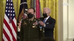 三名軍人在白宮的儀式上被授予榮譽勳章