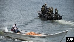 Los marines colombianos patrullan las aguas alrededor del municipio de Tumaco, departamento de Nariño, en la costa pacífica de Colombia.