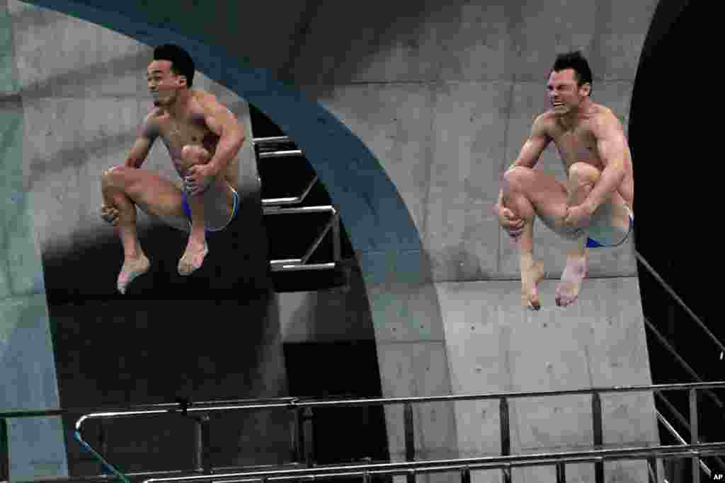 Mexico&#39;s Yahel Castillo Huerta and Juan Manuel Celaya Hernandez perform a dive in the men&#39;s synchronized 3-meter springboard final at the FINA Diving World Cup at the Tokyo Aquatics Centre in Tokyo, Japan.