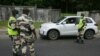 Une voiture stoppée à un checkpoint à Libreville, le 13 avril 2020. (Steeve Jordan/AFP)